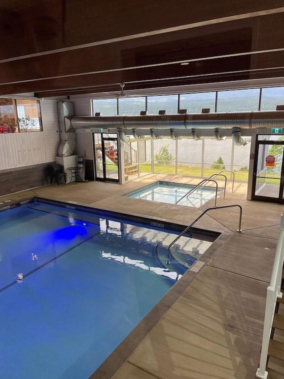 Akiskinook At Windermere Lake - Private Beach Access - New Pool And Hot Tub Now Open! インヴァーミア エクステリア 写真