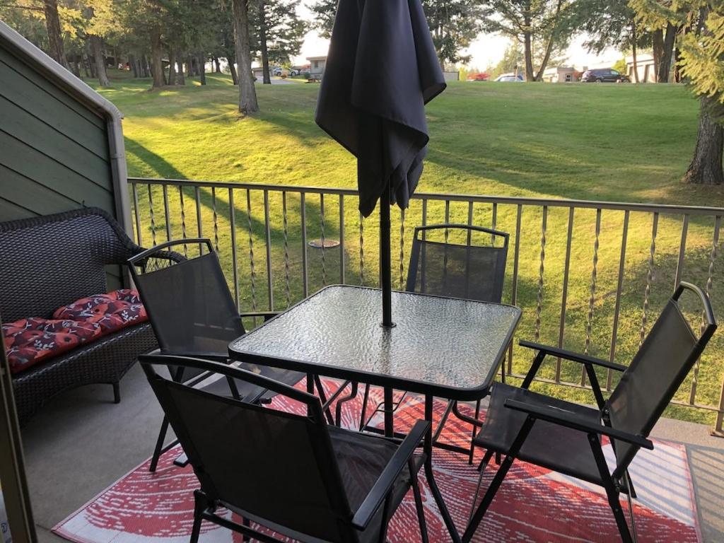 Akiskinook At Windermere Lake - Private Beach Access - New Pool And Hot Tub Now Open! インヴァーミア エクステリア 写真
