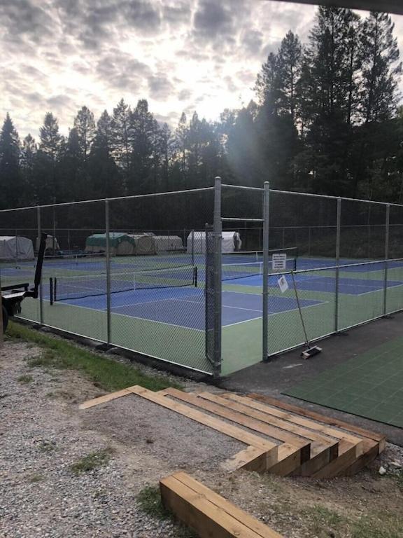 Akiskinook At Windermere Lake - Private Beach Access - New Pool And Hot Tub Now Open! インヴァーミア エクステリア 写真