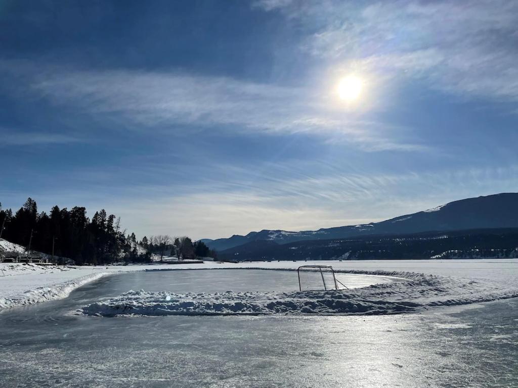 Akiskinook At Windermere Lake - Private Beach Access - New Pool And Hot Tub Now Open! インヴァーミア エクステリア 写真