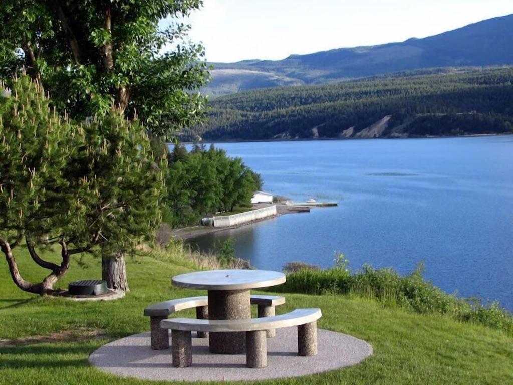 Akiskinook At Windermere Lake - Private Beach Access - New Pool And Hot Tub Now Open! インヴァーミア エクステリア 写真